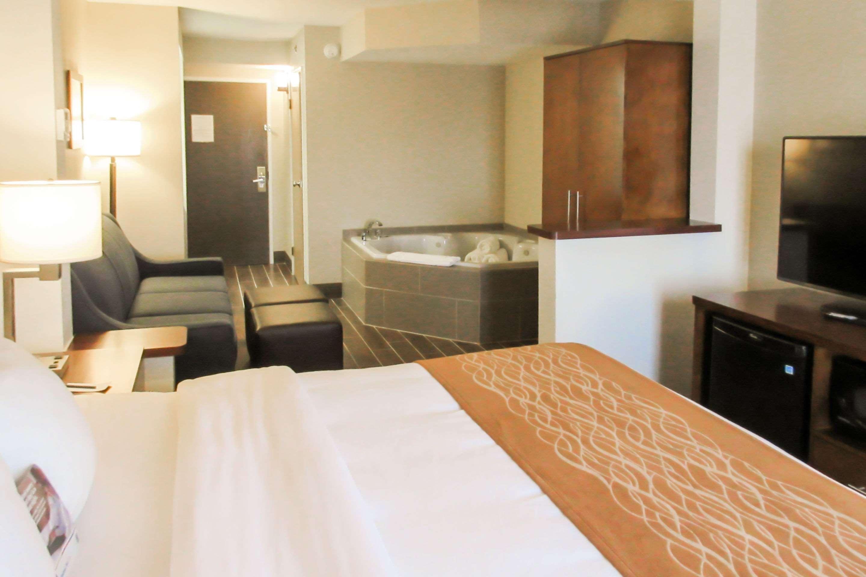 Comfort Inn & Suites Wilkes Barre - Arena Exteriör bild