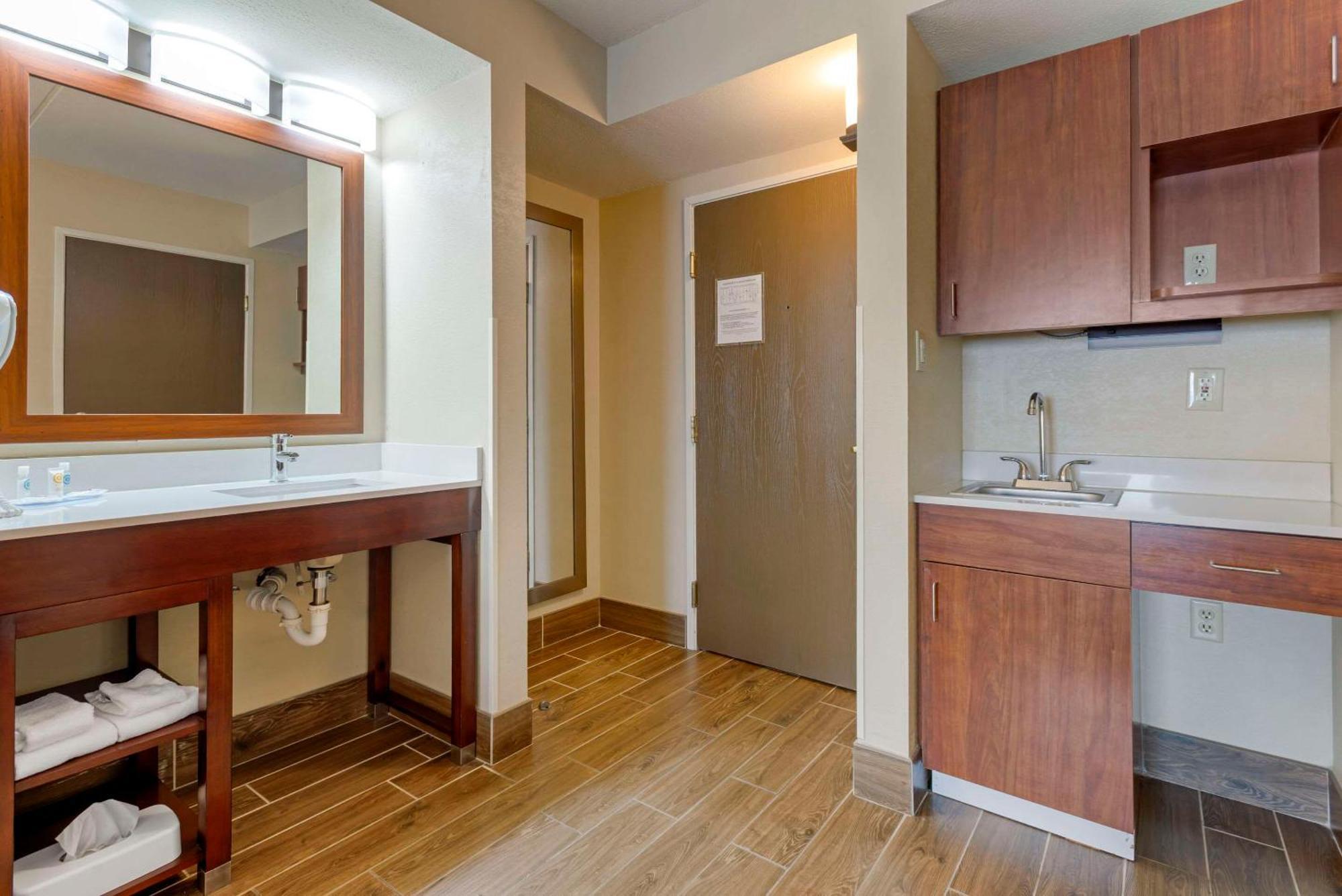 Comfort Inn & Suites Wilkes Barre - Arena Exteriör bild