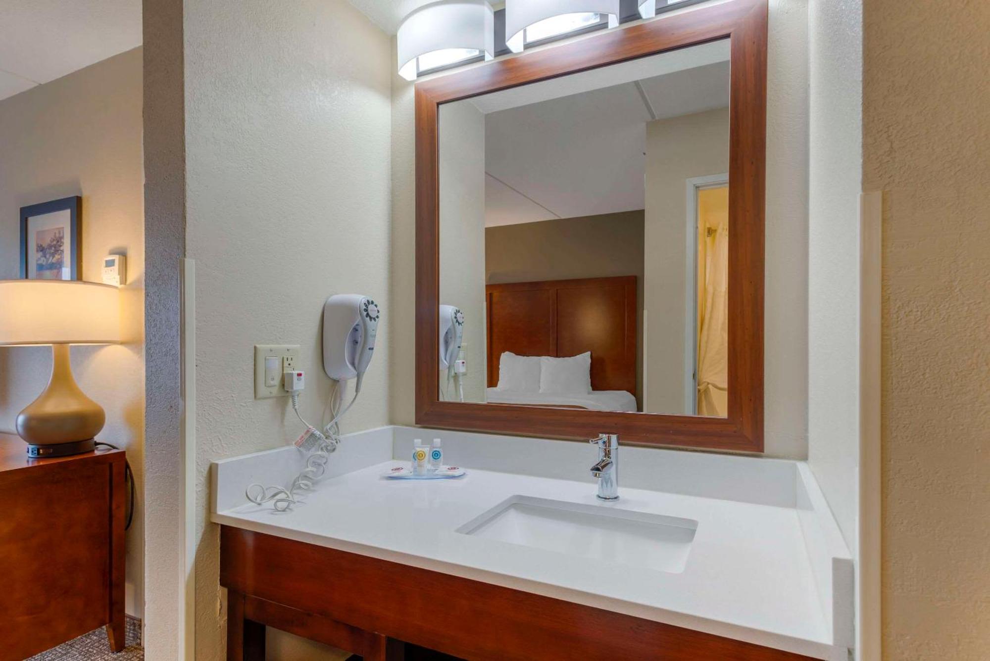 Comfort Inn & Suites Wilkes Barre - Arena Exteriör bild